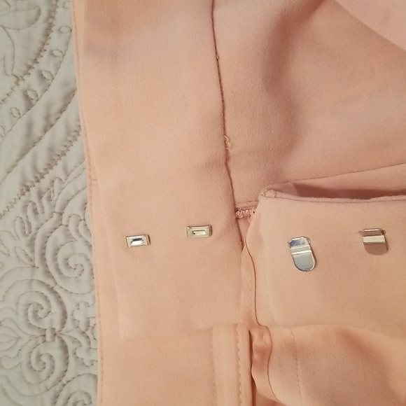 DKNY womens slacks size 14  waistband 17" 1/2, length 25" thigh 11" 1/2 - Picture 5 of 6